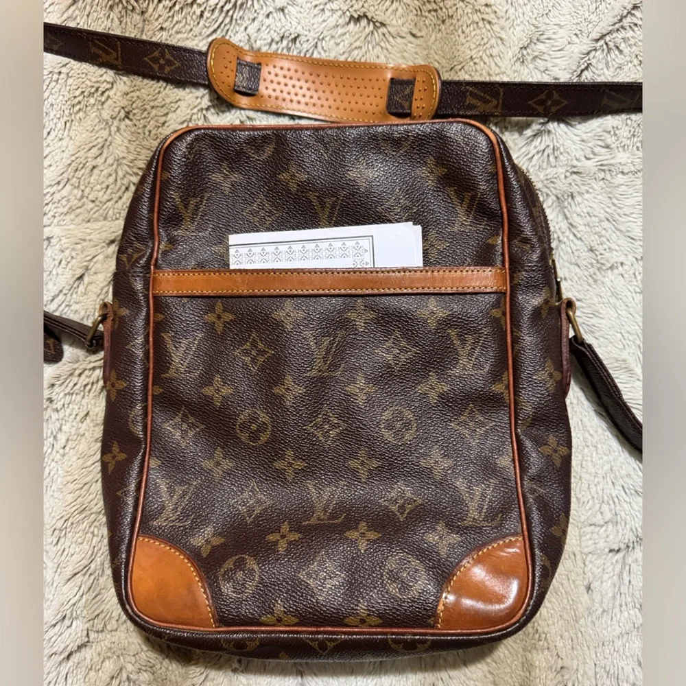 🔥 COA Louis Vuitton Danube Monogram Crossbody Bag in GUC 🔥 - Picture 5 of 15
